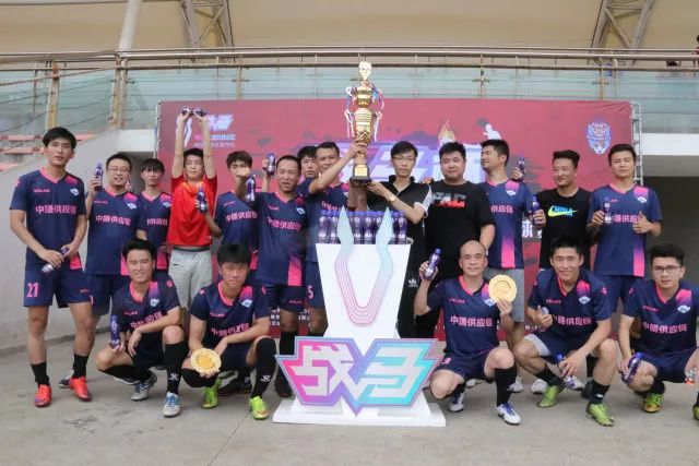 意甲-莱奥头顶脚踢梅开二度 AC米兰2-0莱切